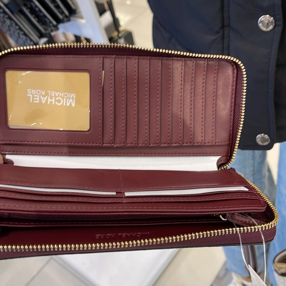 Michael Kors Jet Set Travel Large Signature Logo and Metallic Continental Wallet - Picture 7 of 16